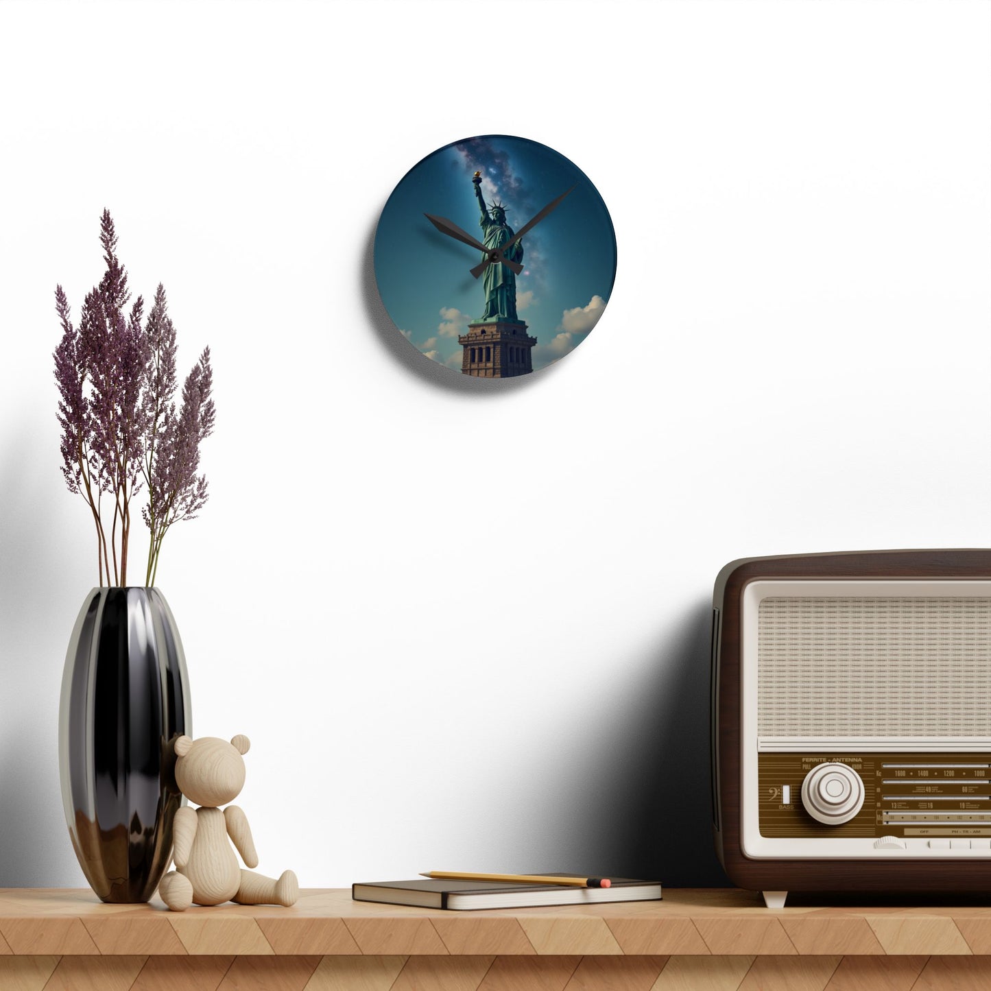 Luz Eterna sobre la Tierra - Reloj de Pared en Acrílico Transparente